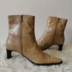 Elegant Tan Leather Heeled Boots